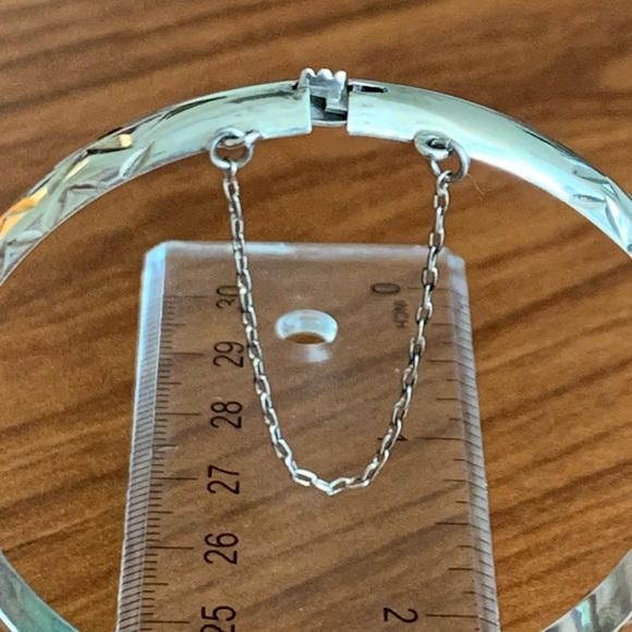 Vintage Sterling Silver Bangle Bracelet - Picture 5 of 7